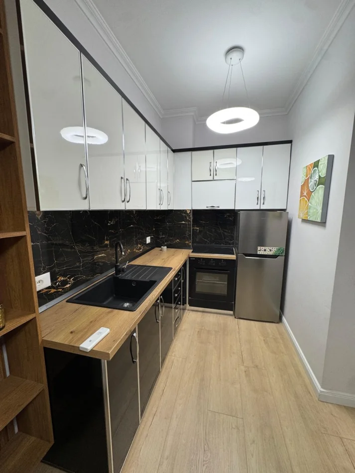 Tirane, jepet me qera apartament 1+1 Kati 3, 70 m² 500 € (Astir)