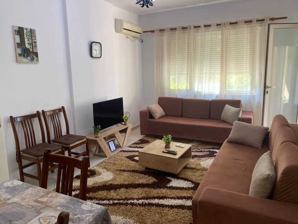 Tirane, jepet me qera apartament 1+1 Kati 3, 70 m² 500 € (LIQENI THATE)
