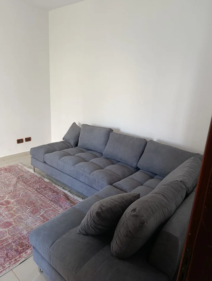 Tirane, jepet me qera apartament 1+1 Kati 3, 70 m² 500 € (Rruga 5 Maji)