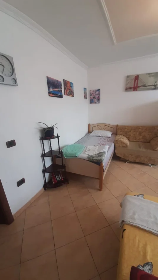 Tirane, jepet me qera apartament 1+1 Kati 3, 70 m² 500 € (Rruga Kongresi i Manastirit)