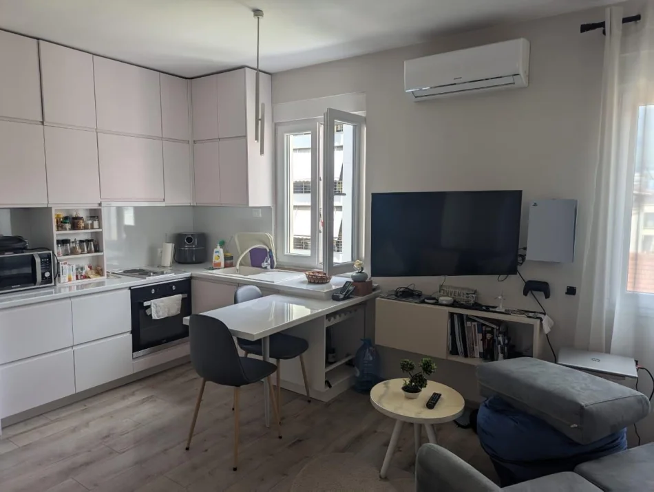 Tirane, jepet me qera apartament 1+1 Kati 3, 70 m² 500 € (Selvia)