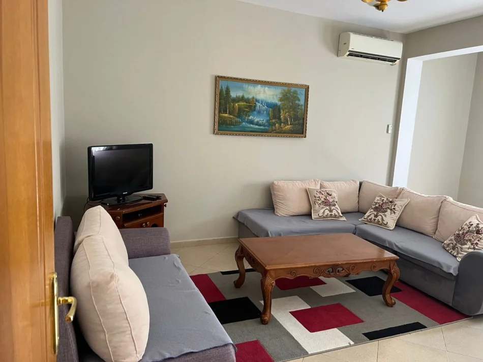 Tirane, jepet me qera apartament 1+1 Kati 3, 70 m² 500 € (Zogu I Zi)