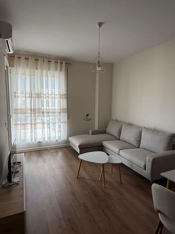 Tirane, jepet me qera apartament 1+1 Kati 3, 70 m² 550 € (5 MAJI)