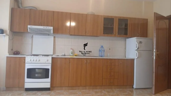 Tirane, jepet me qera apartament 1+1 Kati 3, 70 m² 600 € (MYSLYM SHYRI)