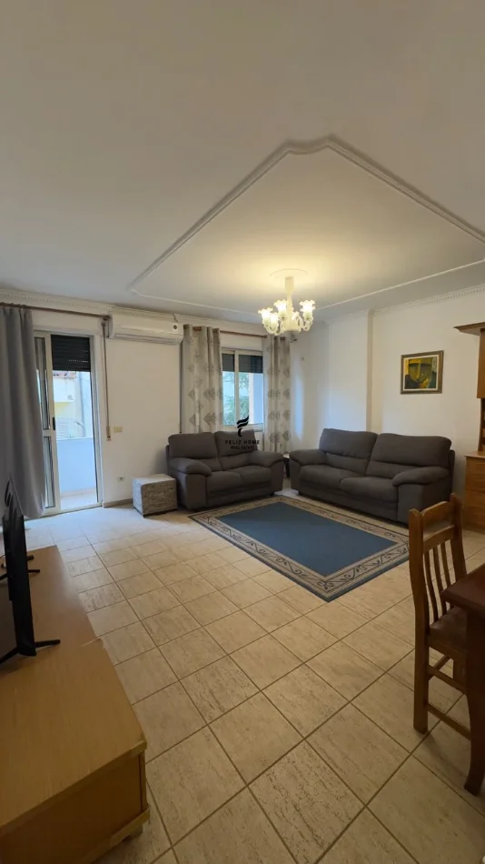 Tirane, jepet me qera apartament 1+1 Kati 3, 70 m² 650 € (QENDER)