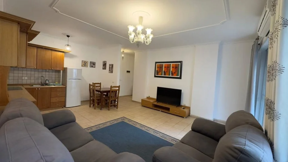 Tirane, jepet me qera apartament 1+1 Kati 3, 70 m² 650 € (Skanderbeg Square)