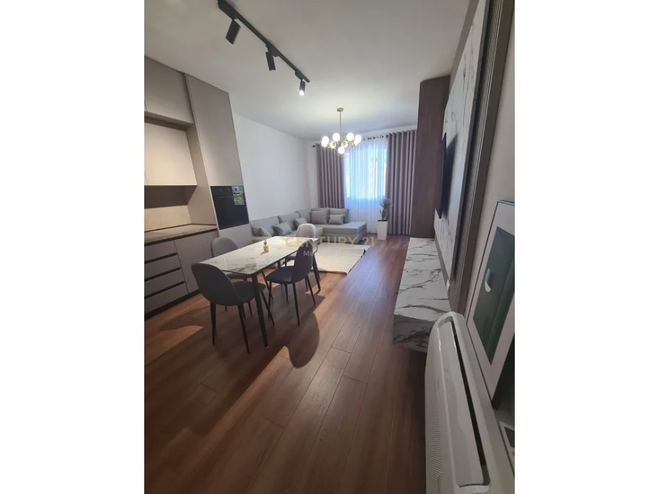Tirane, jepet me qera apartament 1+1 Kati 3, 70 m² 700 €
