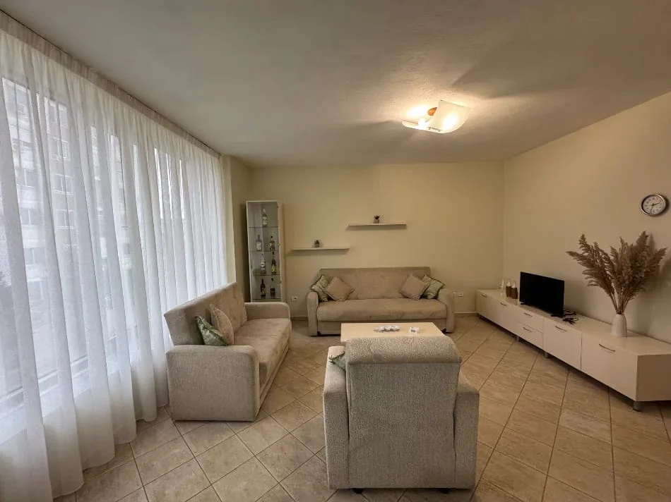 Tirane, jepet me qera apartament 1+1 Kati 3, 70 m², Çmimi 55.000 Lekë të Reja, (Mbi Shkollën e Baletit, Pranë Bar Britanikët, Tiranë.)