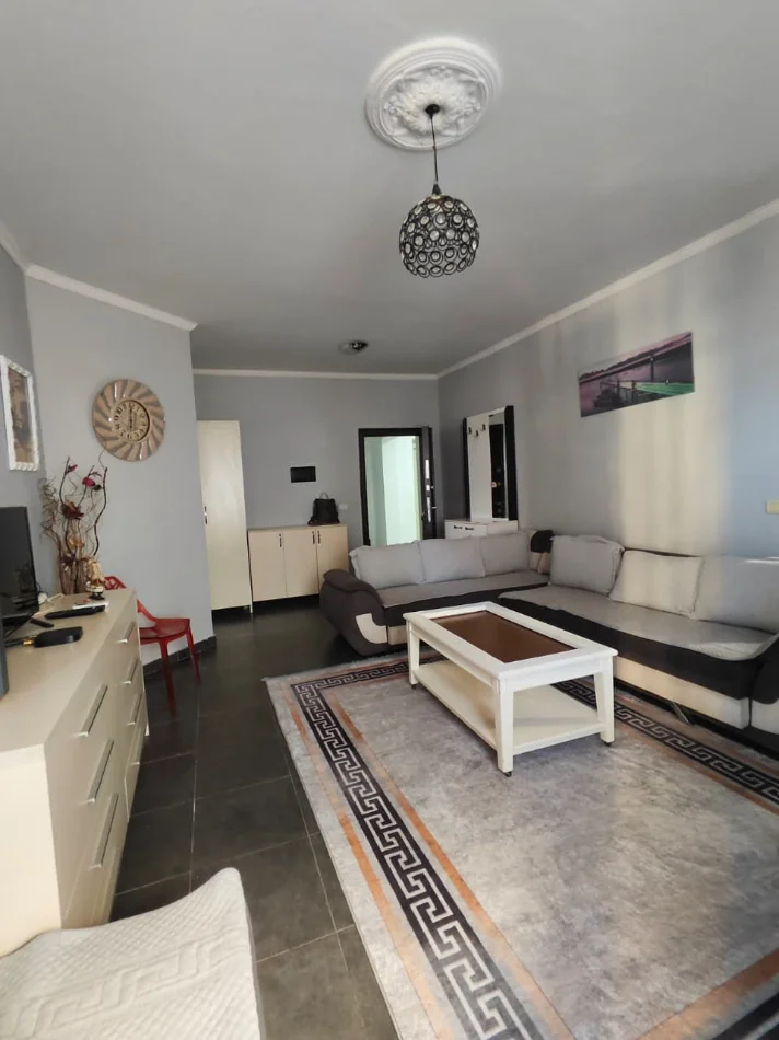 Tirane, jepet me qera apartament 1+1 Kati 3, 75 m² 450 € (KOMPLEKSI FRATAJ)
