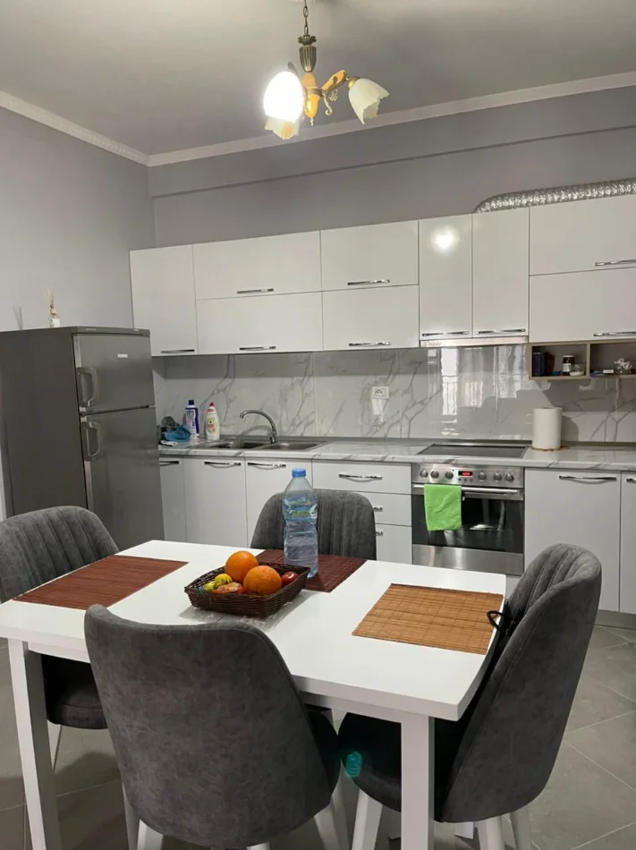Tirane, jepet me qera apartament 1+1 Kati 3, 75 m² 500 € (GREEN CITY)