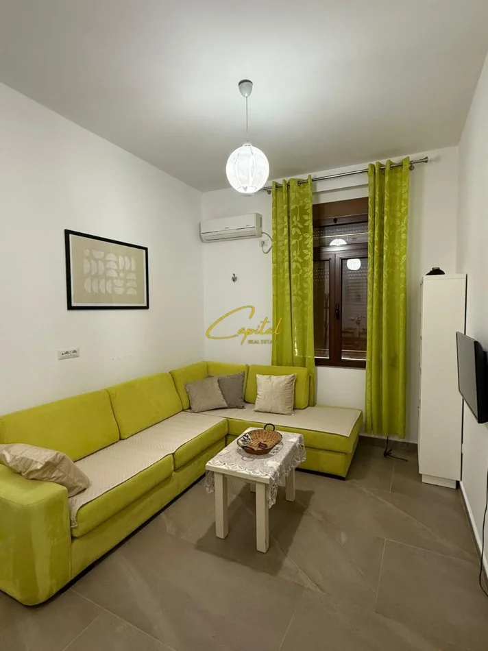 Tirane, jepet me qera apartament 1+1 Kati 3, 75 m² 600 € (ISH BLLOKU)