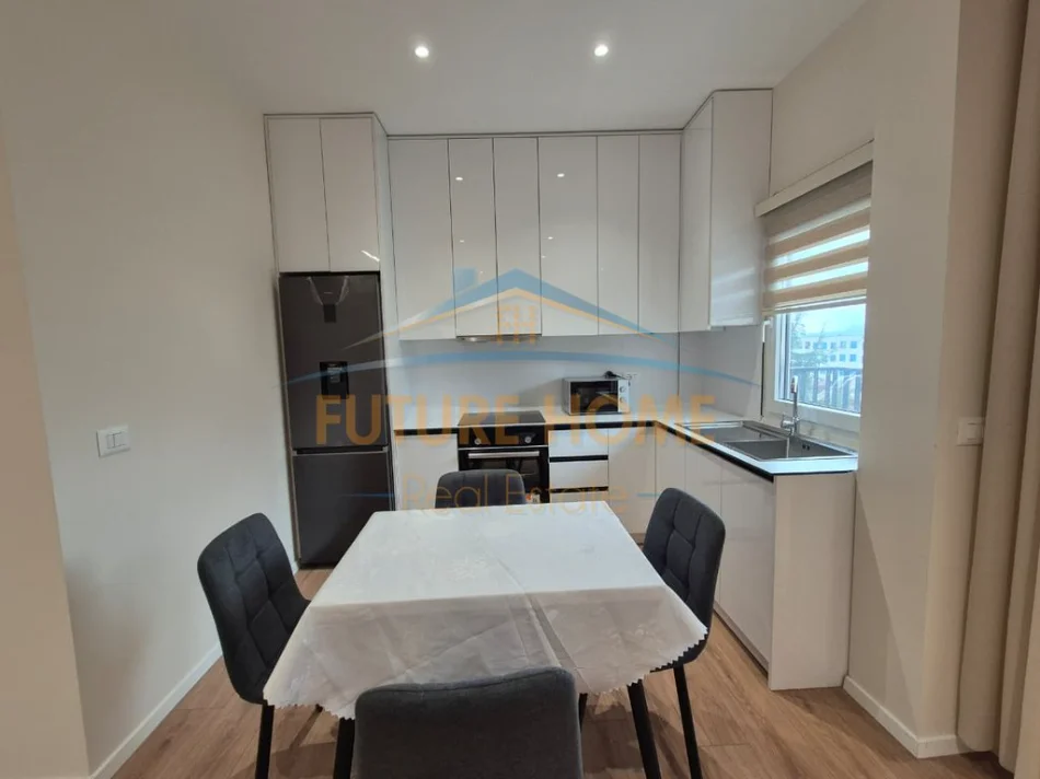 Tirane, jepet me qera apartament 1+1 Kati 3, 75 m² 600 € (Rruga 