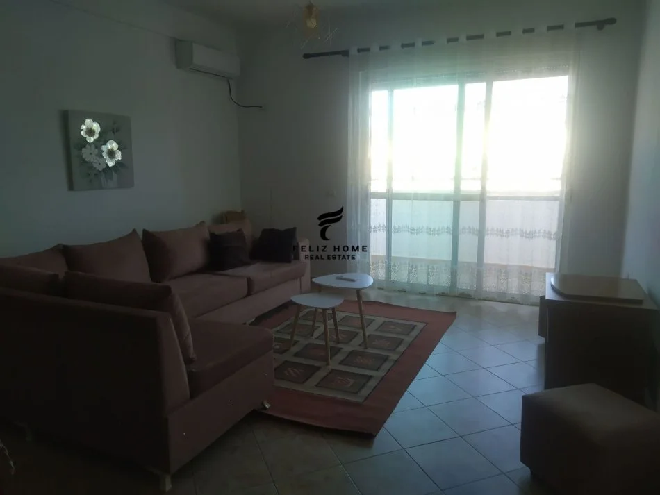 Tirane, jepet me qera apartament 1+1 Kati 3, 77 m² 500 € (QENDER)