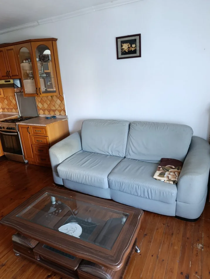 Tirane, jepet me qera apartament 1+1 Kati 3, 80 m² 400 € (Spitali Amerikan 2)