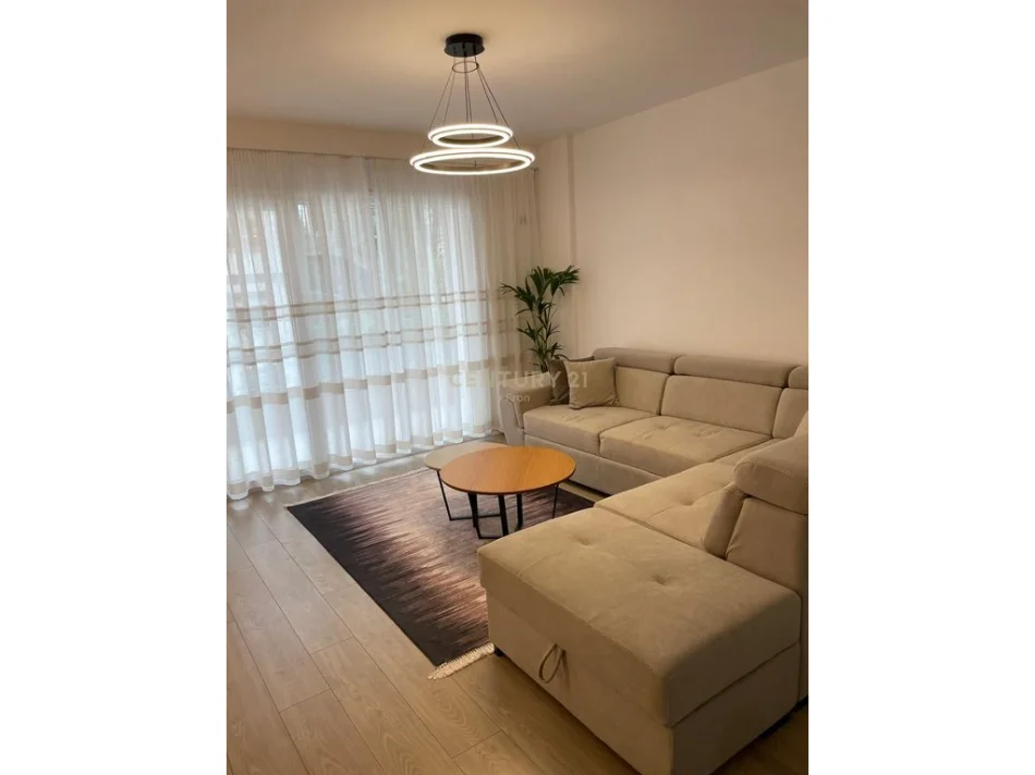 Tirane, jepet me qera apartament 1+1 Kati 3, 80 m² 900 € (Rruga e Elbasanit)