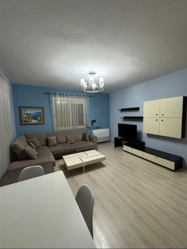 Tirane, jepet me qera apartament 1+1 Kati 3, 86 m² 500 € (5 MAJI)