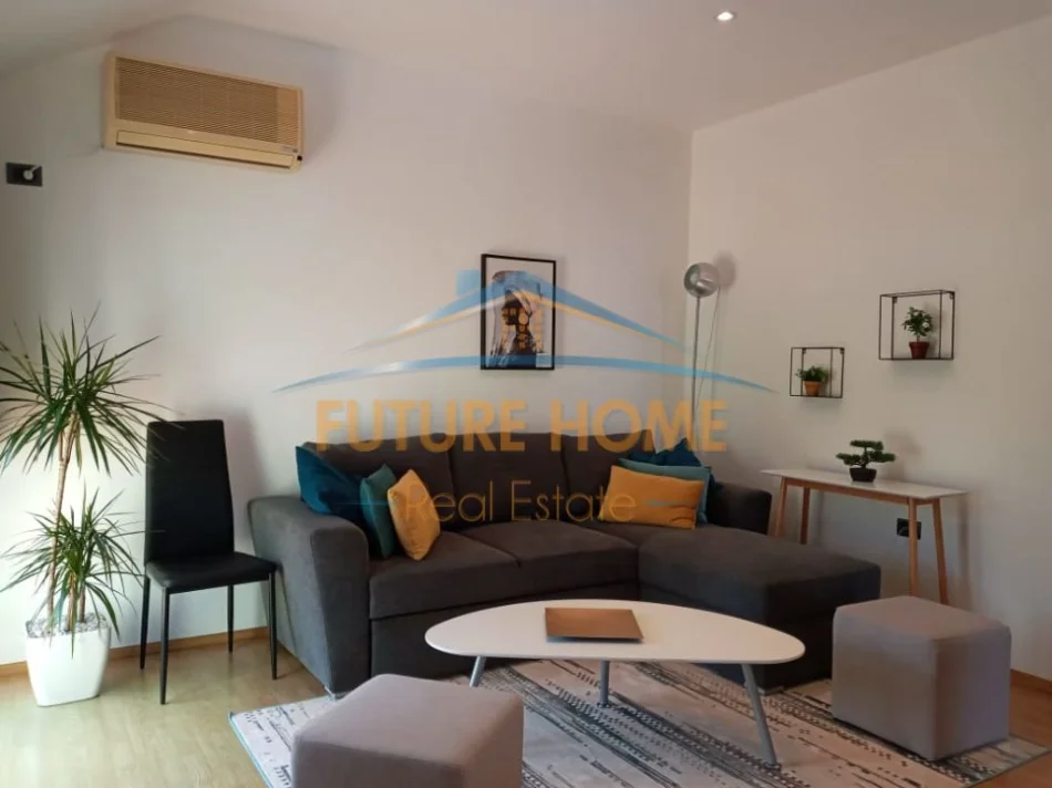 Tirane, jepet me qera apartament 1+1 Kati 4, 105 m² 700 € (RRUGA E BARRIKADAVE)