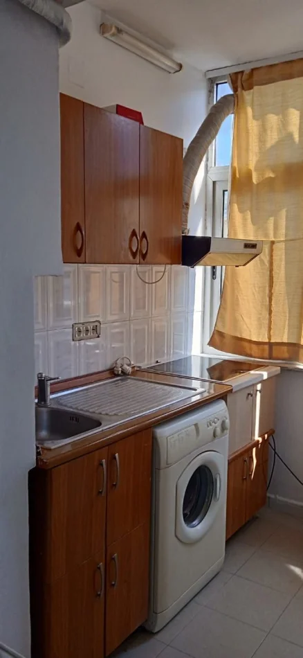 Tirane, jepet me qera apartament 1+1 Kati 4, 25 m² 350 € (Bulevardi Zogu i Parë)
