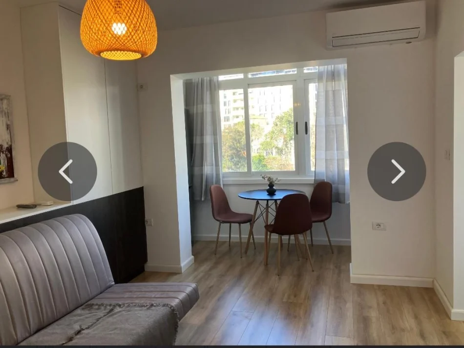 Tirane, jepet me qera apartament 1+1 Kati 4, 32 m² 500 € (Skanderbeg Square)