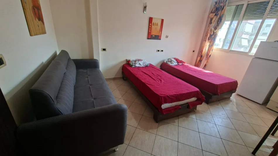 Tirane, jepet me qera apartament 1+1 Kati 4, 40 m² 350 € (Rruga 5 maji)