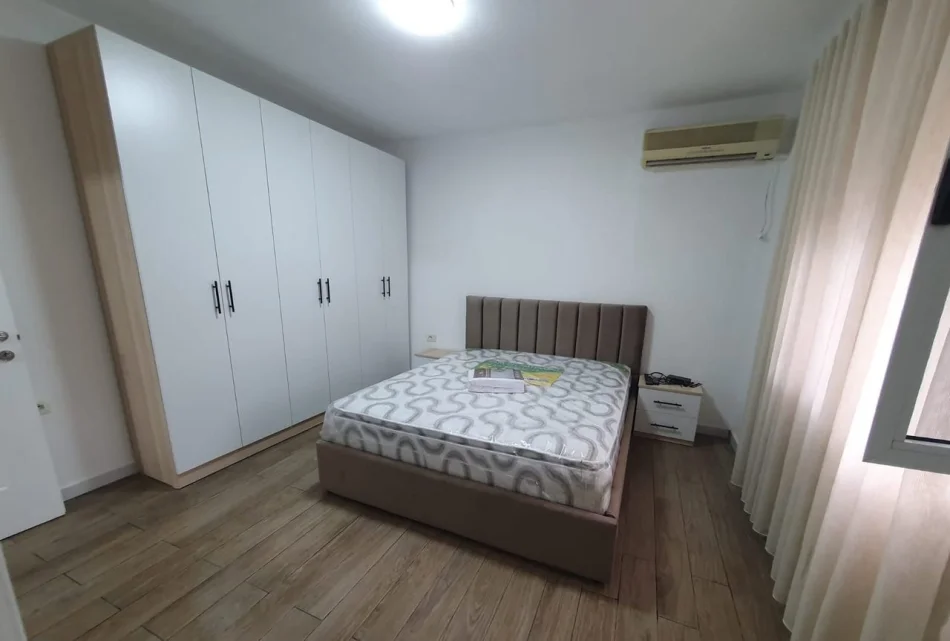 Tirane, jepet me qera apartament 1+1 Kati 4, 40 m² 450 € (Zogu i Zi)