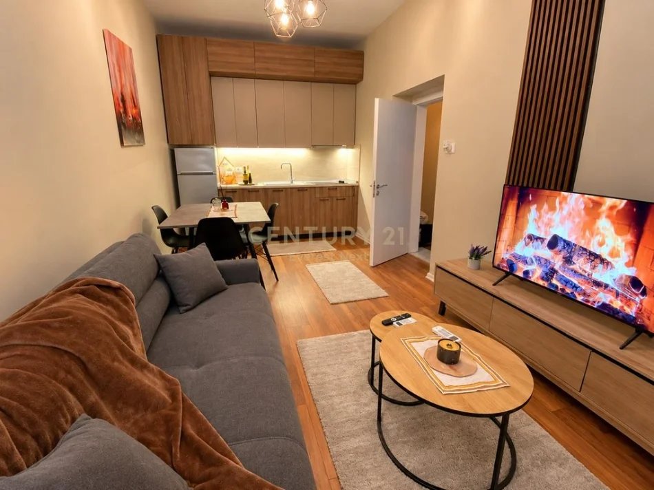 Tirane, jepet me qera apartament 1+1 Kati 4, 40 m² 829 € (ISH-BLLOK)