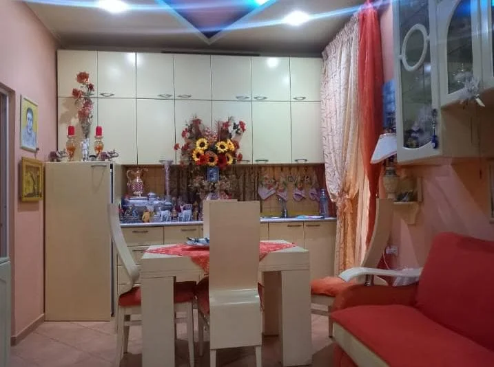 Tirane, jepet me qera apartament 1+1 Kati 4, 48 m² 520 € (Qender)