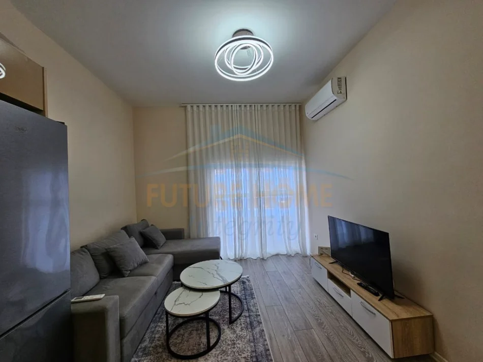 Tirane, jepet me qera apartament 1+1 Kati 4, 50 m² 450 € (Ali Demi,Kompleksi Mangalem)