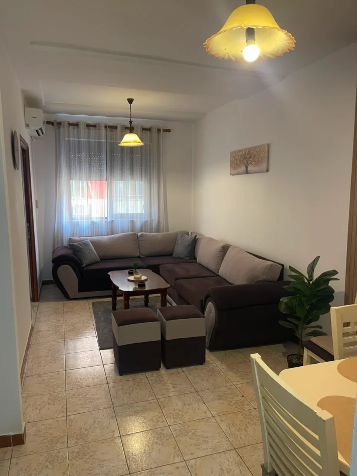 Tirane, jepet me qera apartament 1+1 Kati 4, 50 m² 450 € (Him kol)