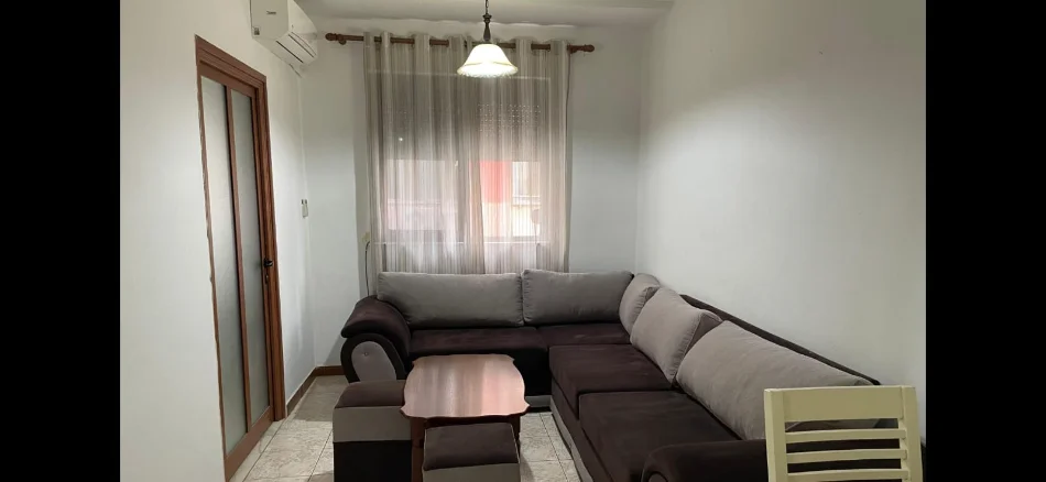 Tirane, jepet me qera apartament 1+1 Kati 4, 50 m² 500 € (MYSLYM SHYRI)