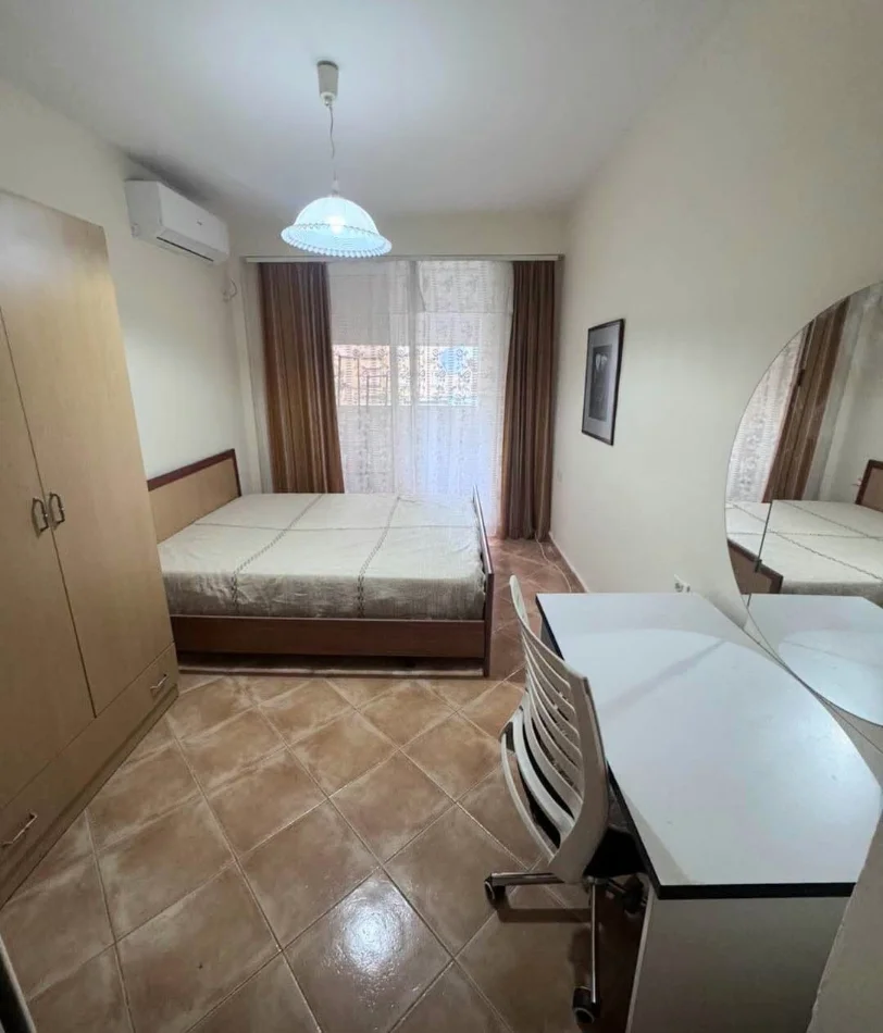 Tirane, jepet me qera apartament 1+1 Kati 4, 50 m² 500 € (Myslym Shyr prane Someg)