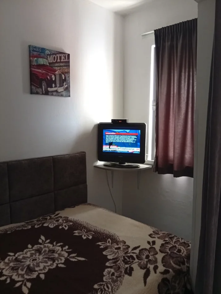 Tirane, jepet me qera apartament 1+1 Kati 4, 50 m² 600 € (BRRYLI)