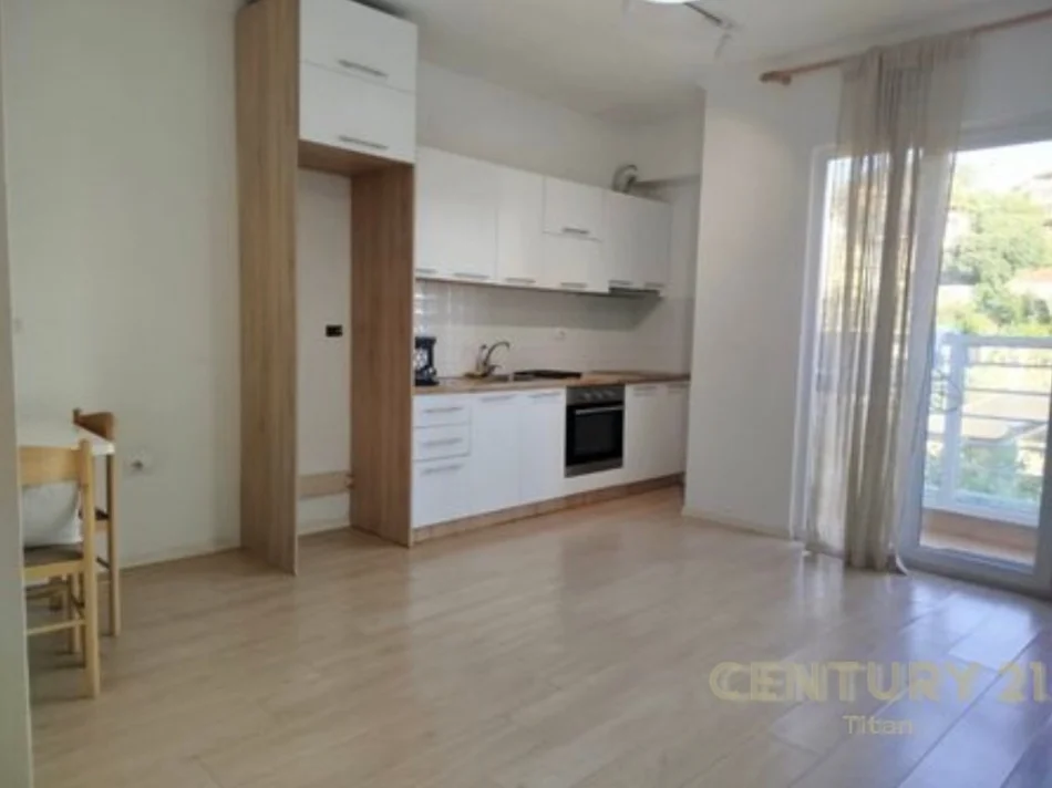 Tirane, jepet me qera apartament 1+1 Kati 4, 52 m² 400 € (Kombinat)