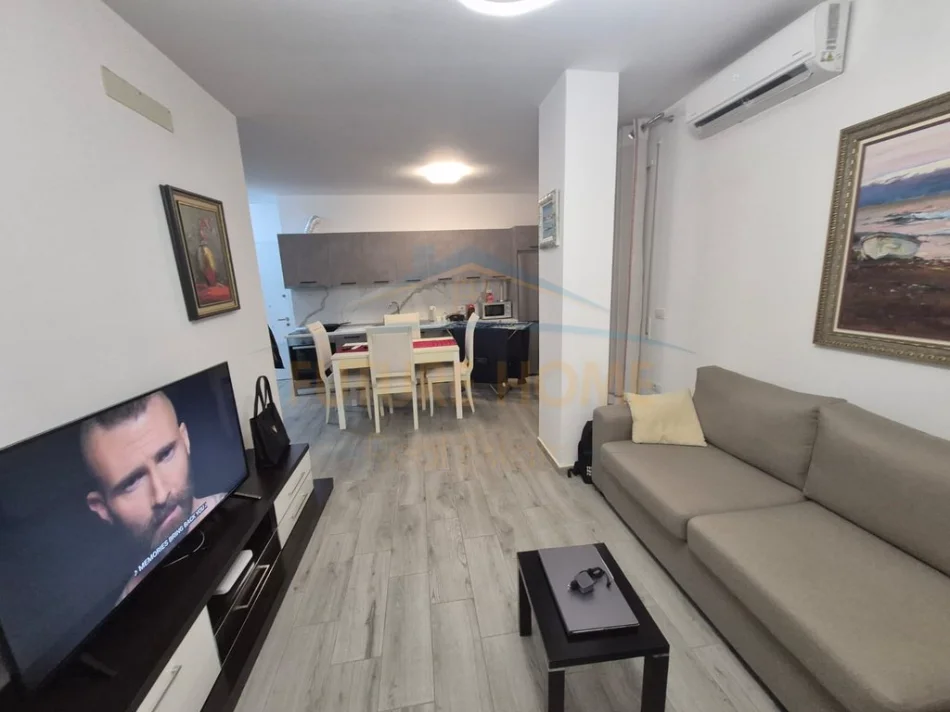 Tirane, jepet me qera apartament 1+1 Kati 4, 53 m² 650 € (Medreseja)