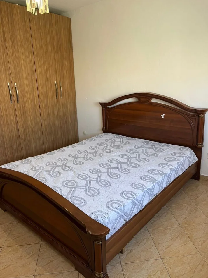 Tirane, jepet me qera apartament 1+1 Kati 4, 55 m² 400 € (Porcelan)