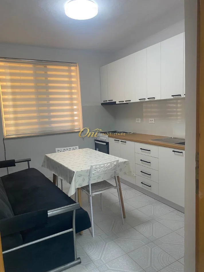 Tirane, jepet me qera apartament 1+1 Kati 4, 56 m² 570 € (PRANE LIBRIT UNIVERSITAR)