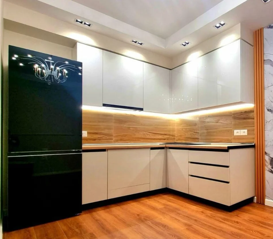 Tirane, jepet me qera apartament 1+1 Kati 4, 56 m² 680 € (Liqeni i Thatë)