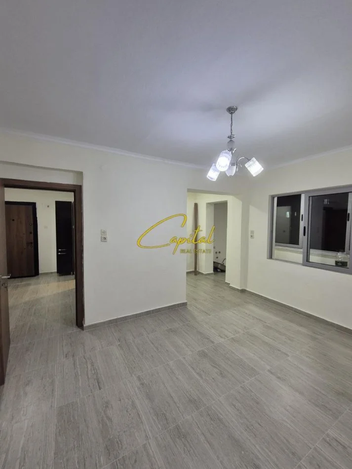 Tirane, jepet me qera apartament 1+1 Kati 4, 60 m² 400 € (ISH TREGU ELEKTIRK)