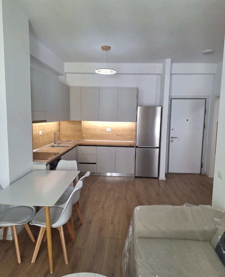 Tirane, jepet me qera apartament 1+1 Kati 4, 60 m² 400 € (Kompleksi Kaimi, ALI DEMI) PA KOMISION