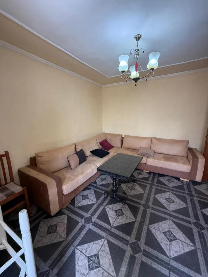 Tirane, jepet me qera apartament 1+1 Kati 4, 60 m² 400 € (Rruga e Dibrës)