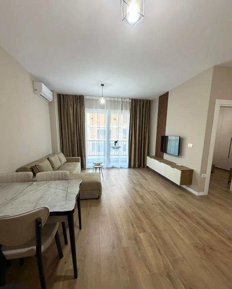Tirane, jepet me qera apartament 1+1 Kati 4, 60 m² 400 € (UNIVERS CITY)
