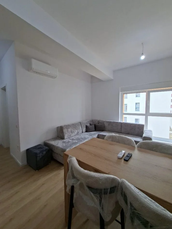 Tirane, jepet me qera apartament 1+1 Kati 4, 60 m² 460 € (Ali Demi)