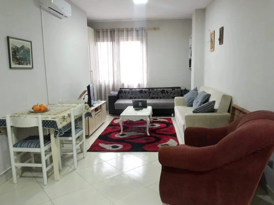 Tirane, jepet me qera apartament 1+1 Kati 4, 60 m² 490 € (Komisariati Nr.4)
