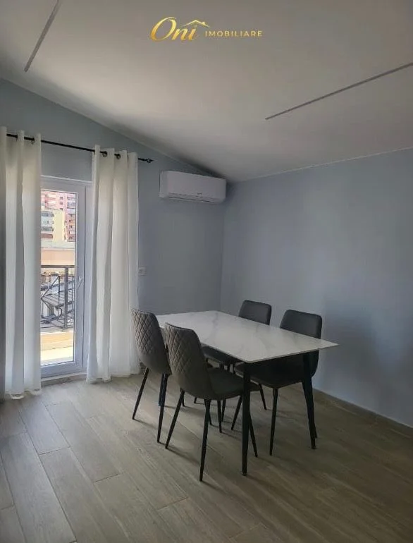 Tirane, jepet me qera apartament 1+1 Kati 4, 60 m² 500 € (ISH PARKU AUTOBUSAVE)