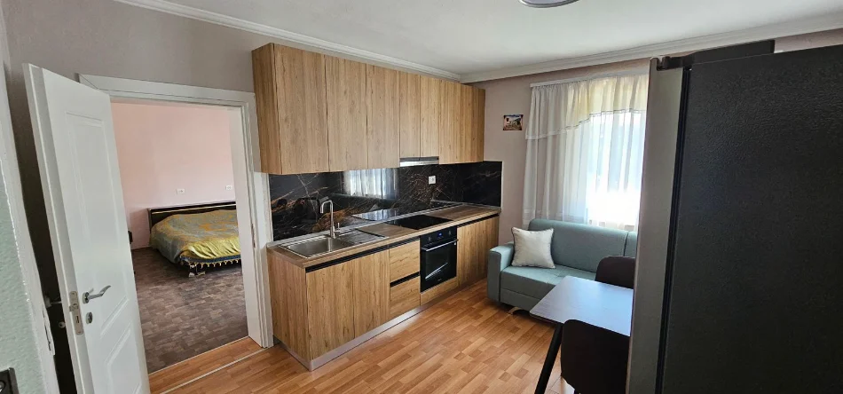 Tirane, jepet me qera apartament 1+1 Kati 4, 60 m² 500 € (SHKOLLA MIHAL GRAMENO)