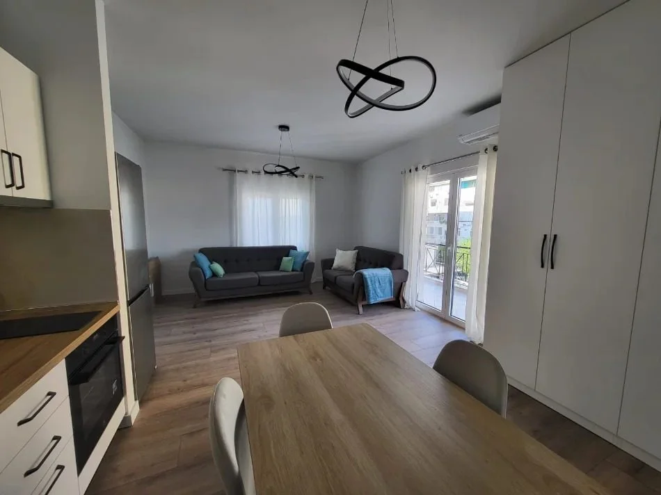 Tirane, jepet me qera apartament 1+1 Kati 4, 60 m² 550 € (Rruga E Kavajes)