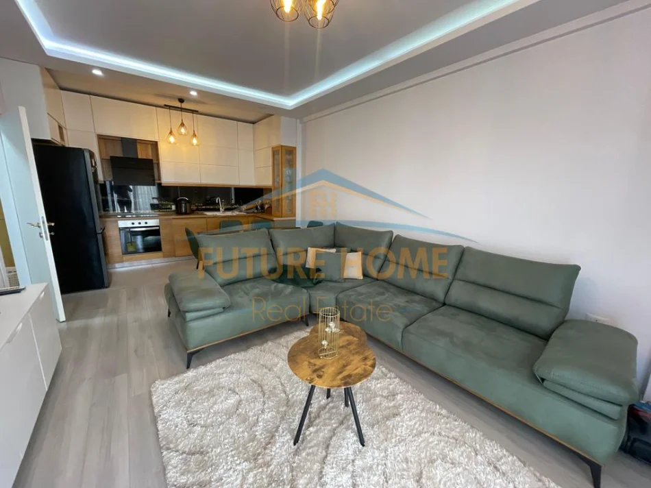 Tirane, jepet me qera apartament 1+1 Kati 4, 60 m² 700 € (farmacia 10)