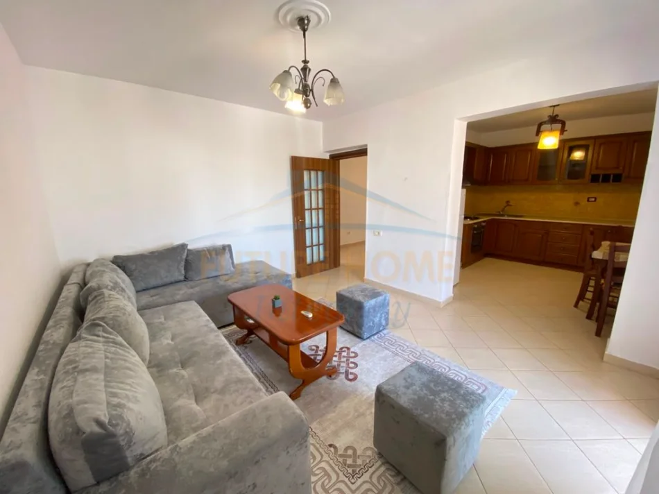 Tirane, jepet me qera apartament 1+1 Kati 4, 62 m² 350 € (Rruga e Dibres)