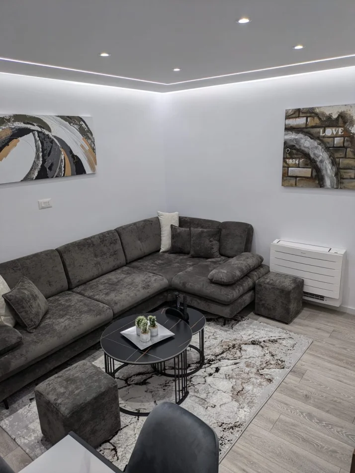 Tirane, jepet me qera apartament 1+1 Kati 4, 62 m² 600 € (Rruga Ferit Xhajko)