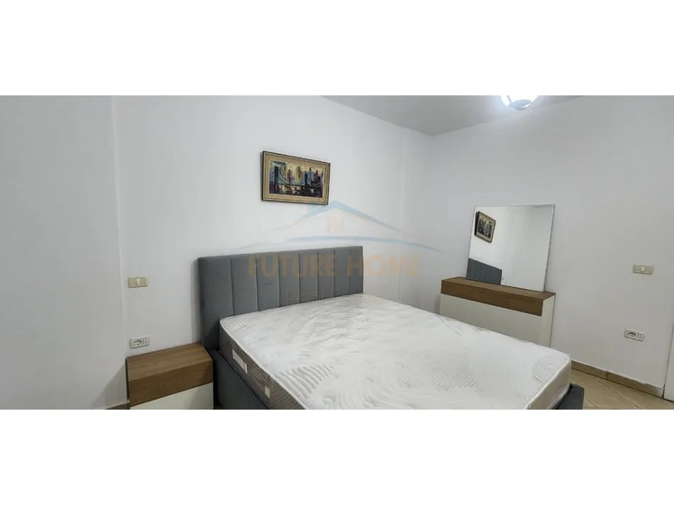 Tirane, jepet me qera apartament 1+1 Kati 4, 62 m² 650 € (Ish ekspozita)